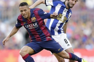 Adriano imun na kritike navijača Barselone