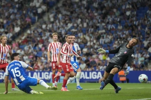Marko Dmitrović primio golčinu iz slobodnog udarca, pa pobedio Atletiko!