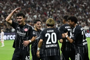 Galatasaraj autogolovima stradao od Ajntrahta, Sporting za tri minuta deklasirao Kairat