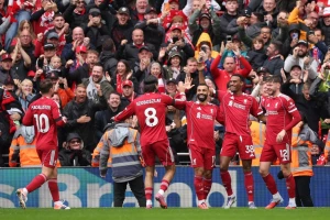 Liverpul se "ugasi" kad povede sa 2:0, ali Gravenberh je bio dovoljan protiv Evertona