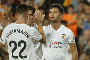 Makazice za goli život - Valensija slavila u Primeri posle dva meseca