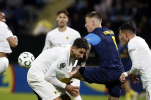 Prvi žešći udar na Nikolića i AEK, Grci najskeptičniji prema Grujiću