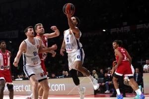 Efes "slomio" Olimpijakos u finišu