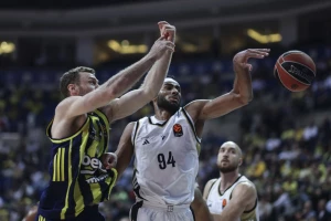 Hapoel stigao Zvezdu, Micić blistao protiv Dubaija, Fener lako sa ''fenjerašem''