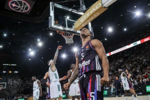 Šortse i Hifi, poklonite se Robinsonu, a mogao bi i Larkin da pruži ruku