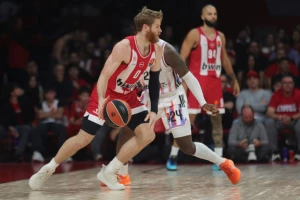 Pariz bez Hifija skupo prodao kožu u Pireju, rutinske pobede Baskonije i Virtusa