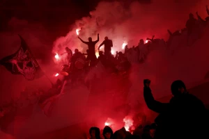 Tačka pucanja u Nici - Navijači tukli igrače: "Šta se smeješ?"