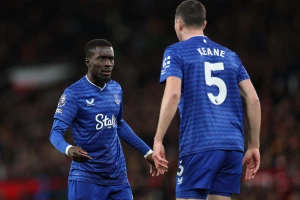 UŽIVO - Ovo do sada nismo videli, Gej udario saigrača i dobio crveni karton!