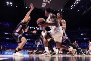 Spektakl u Dubaiju - Rajt ukrao šou Vilisu i Robinsonu, Pariz kasno dočekao Hifija