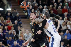 Monakova "stotka" i +36 protiv Efesa