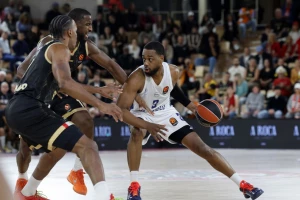 Efes dobio "rovovski rat" protiv Žalgirisa, Lojd kažnjavao greške Fransiska