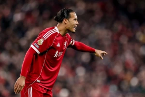 Sramotna izjava Van Dajka: "Samo sam pokušao da dodam loptu"