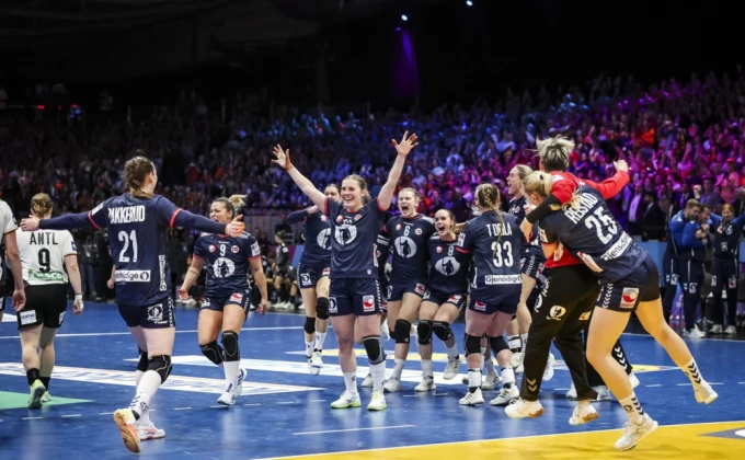 EPA/Iris van den Broek