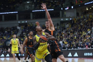 SAOPŠTENJE - U Valensiji ogorčeni ''necivilizovanim ponašanjem'' navijača Makabija, čeka se reakcija Evrolige!