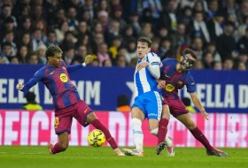 Dmitrović nije mogao baš sve - Barsa kasnim golovima dobila gradski derbi
