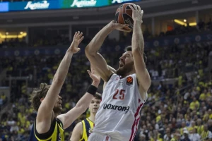 Pitersov šou pred duplo kolo Evrolige, Olimpijakos rutinski protiv hrabrog Peristerija