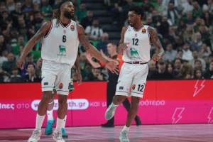 Bruks u strašnoj formi čeka Zvezdu, Armani "preživeo" napuljsku golgotu