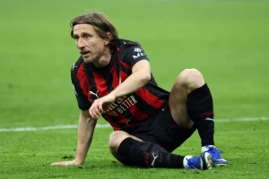 Milan po oprobanom receptu - stiže 10 godina mlađa zamena za Modrića?