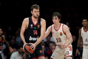 Tajrik bez minuta u šou Vezenkova protiv Bajerna, Bruks trojkaški naoštren pred Zvezdu