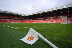 POLUVREME - Šta je crveni karton ako ovo nije?! Vidić uz Fergija na "Trafordu"