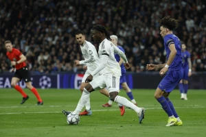 Eduardo Kamavinga tiha patnja Pari Sen Žermena