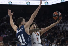 Olimpijakosu od gotovog zamalo veresija, Efesu ne pomaže ni "osvetnik" Li