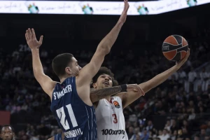 Olimpijakosu od gotovog zamalo veresija, Efesu ne pomaže ni "osvetnik" Li