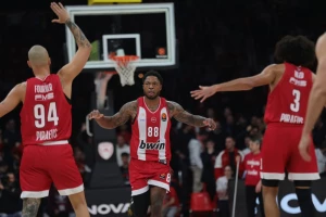 Tajrik režirao slom Barselone u Pireju, Bajern očitao lekciju bledom Hapoelu