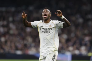 Vinisijus iznuđivao i pogađao penale, Real razbio imenjaka iz Sosijedada