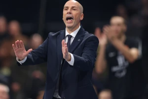 POLUVREME - Turci uzvratili na koreografiju Obilića i Murata, Partizan vodi u Istanbulu