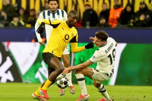 Dortmund obavio veliki posao već u prvom poluvremenu, Samardžić u finišu propustio priliku da vrati neizvesnost