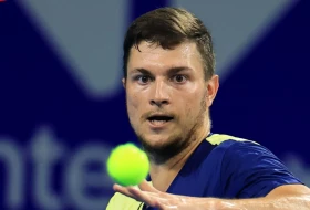 Prekid na startu drugog seta, Kecmanović prošao u drugo kolo Indijan Velsa