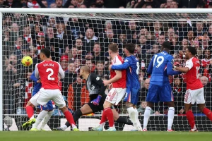 Igra prekida u derbiju Londona - Nije Arsenal FC, već Korner FC!