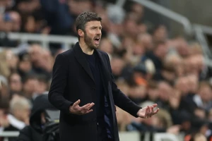 Evra stao u Kerikovu odbranu: "Nevile, od tebe tražili paelju, a dobili 'fiš end čips'!"