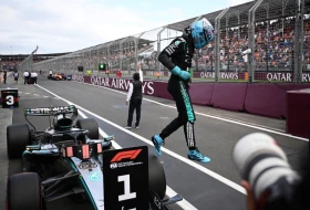 Rasel upozorava: ''Bilo je rizično, uspeo sam da završim trku u jednom komadu, FIA će morati da poboljša neke stvari''