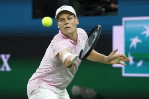 Janik Siner prepustio samo tri gema rivalu i kompletirao prvi polufinalni par u Indijan Velsu