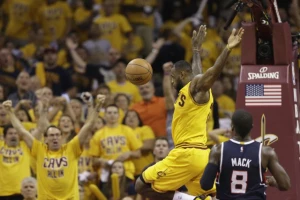 Heroj Lebron odbija da izgubi!