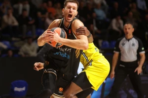 Petrušev na primeru Zvezde savetuje Tubelisa: "Najlakše je kod kuće"