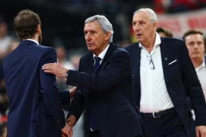 Karijev šou sa novinarkom u Milanu: "Gledate li Bundesligu? Dajte mi broj telefona..."