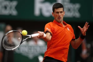 Sudija viknuo aut, Novak u čudu!