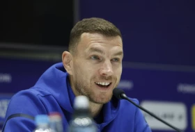 Džeko traži aplauz od navijača: "Italijani su prvi došli u našu zemlju 1996. godine"