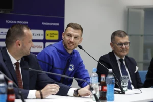 Ništa od operacije - Džeko se vraća za mesec dana?