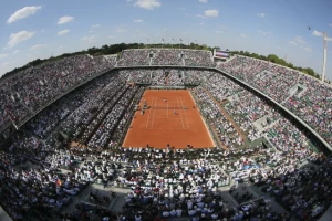 Ko kaže da tenis mora da se igra reketom...?