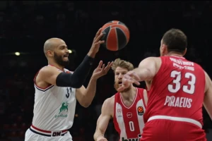 Dabl-dabl Milutinova za overu prvog mesta Olimpijakosa, Fenerova pobeda u Vilerbanu sa puno ožiljaka