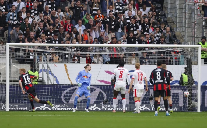 EPA/CHRISTOPHER NEUNDORF