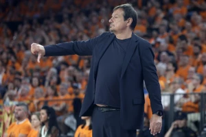 (VIDEO) Burno u Španiji - Ataman "uručio" trofej Valensiji i napustio konferenciju!