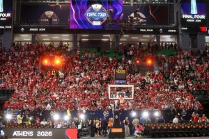 POLUVREME - Dominacija Olimpijakosa i na terenu, i na tribinama!