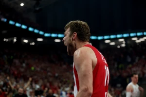 (VIDEO) Grčki bogovi nisu dali da trofej ode iz Atine - Olimpijakos prvak Evrope!