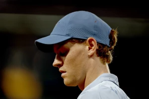Siner ne planira da stane, silovit start na Rolan Garosu!