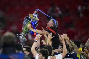 Luis Enrike - Osmi trofej u dve godine!